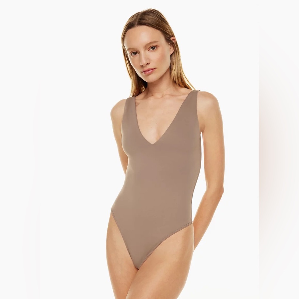 Aritzia contour v neck bodysuit